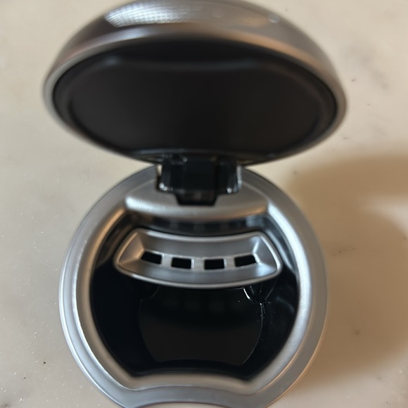 Mercedes Benz Miniature Ash Tray - Picture 6 of 9